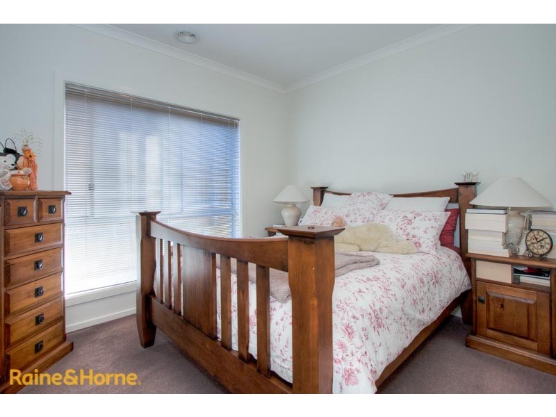 2/40 Lalor Crescent, Sunbury VIC 3429