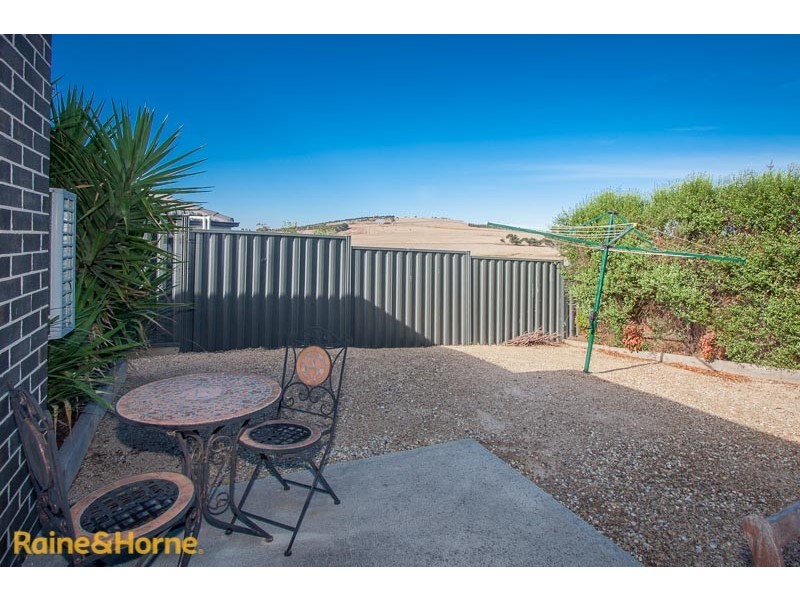 2/40 Lalor Crescent, Sunbury VIC 3429