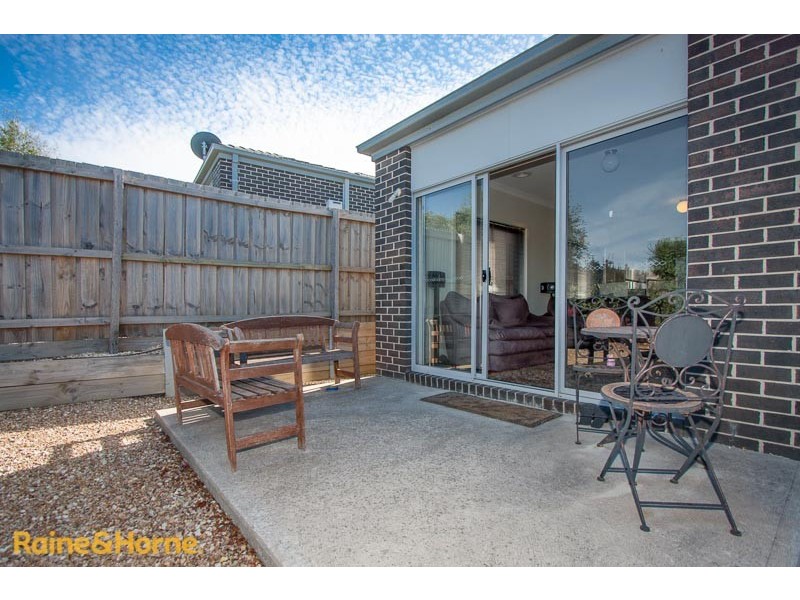 2/40 Lalor Crescent, Sunbury VIC 3429