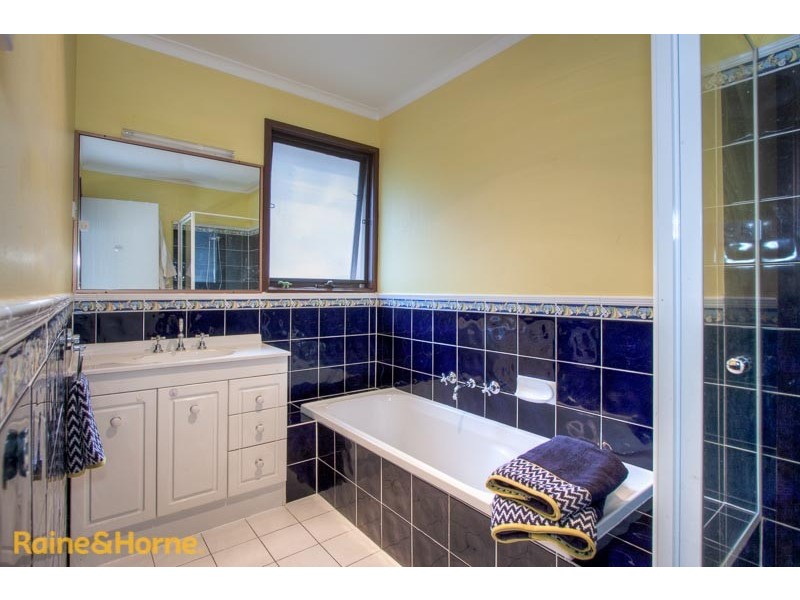 11 Hasluck Court, Sunbury VIC 3429