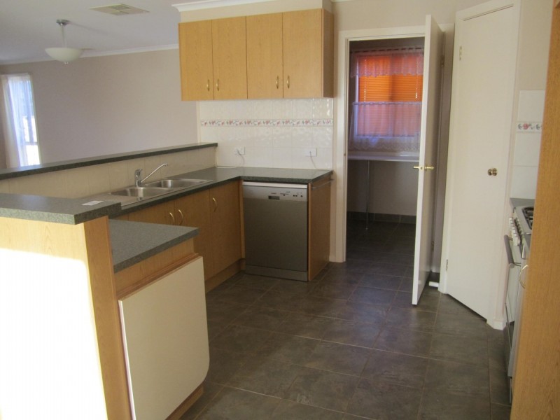 15 GOLFLINKS DRIVE, Sunbury VIC 3429