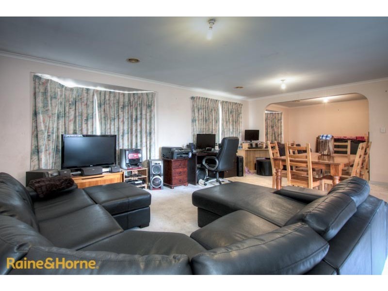 90 Stewarts Lane, Sunbury VIC 3429