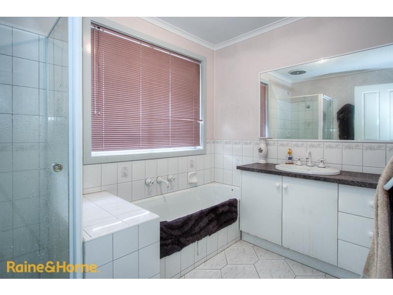 90 Stewarts Lane, Sunbury VIC 3429