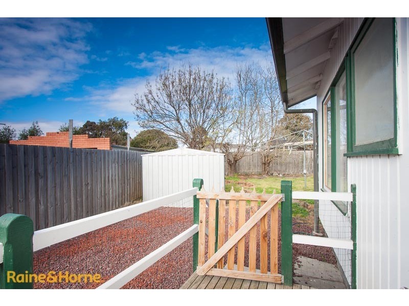 17 Melba Avenue, Sunbury VIC 3429