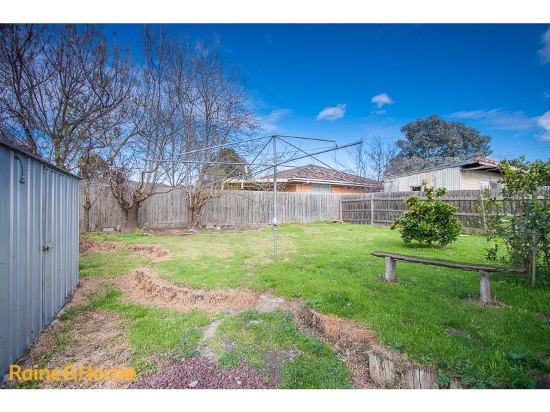 17 Melba Avenue, Sunbury VIC 3429