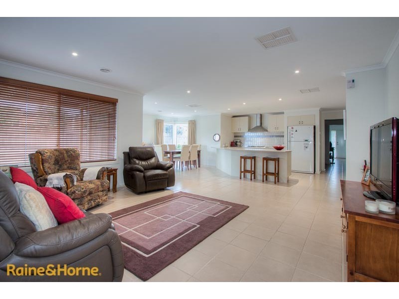 8 Frontignac Court, Sunbury VIC 3429
