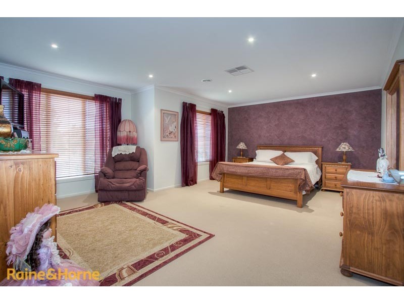 8 Frontignac Court, Sunbury VIC 3429