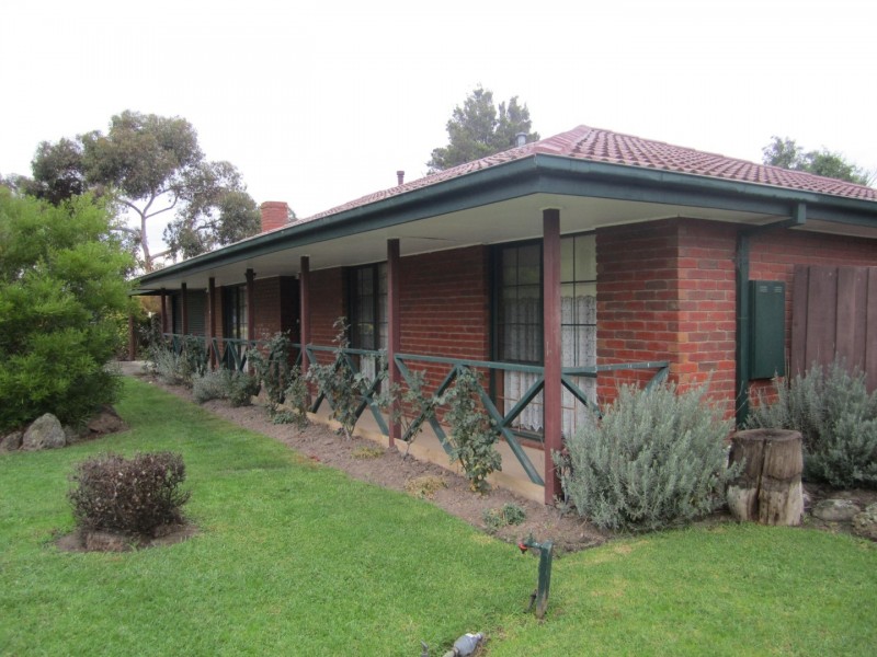 24 GLENEAGLES DRIVE, Sunbury VIC 3429