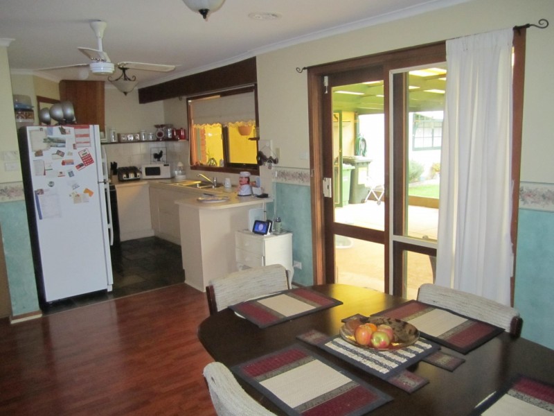 24 GLENEAGLES DRIVE, Sunbury VIC 3429