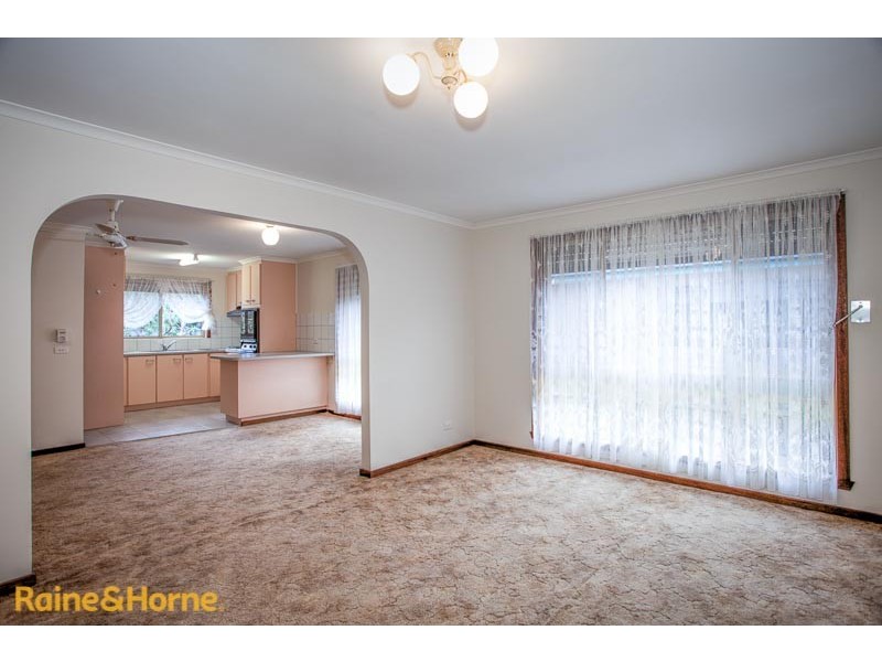 2/49 Station Street, Sunbury VIC 3429