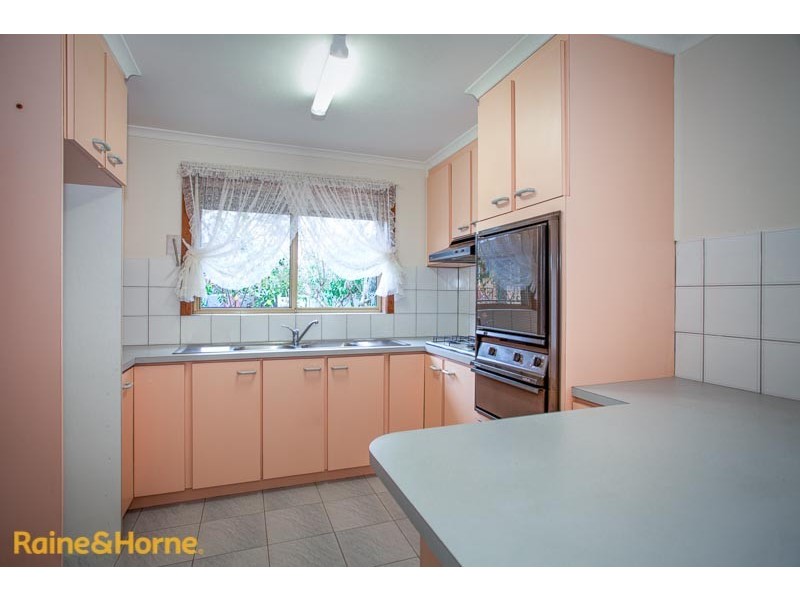 2/49 Station Street, Sunbury VIC 3429