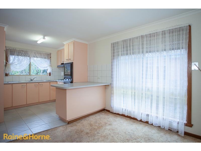 2/49 Station Street, Sunbury VIC 3429