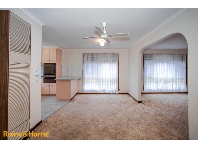 2/49 Station Street, Sunbury VIC 3429