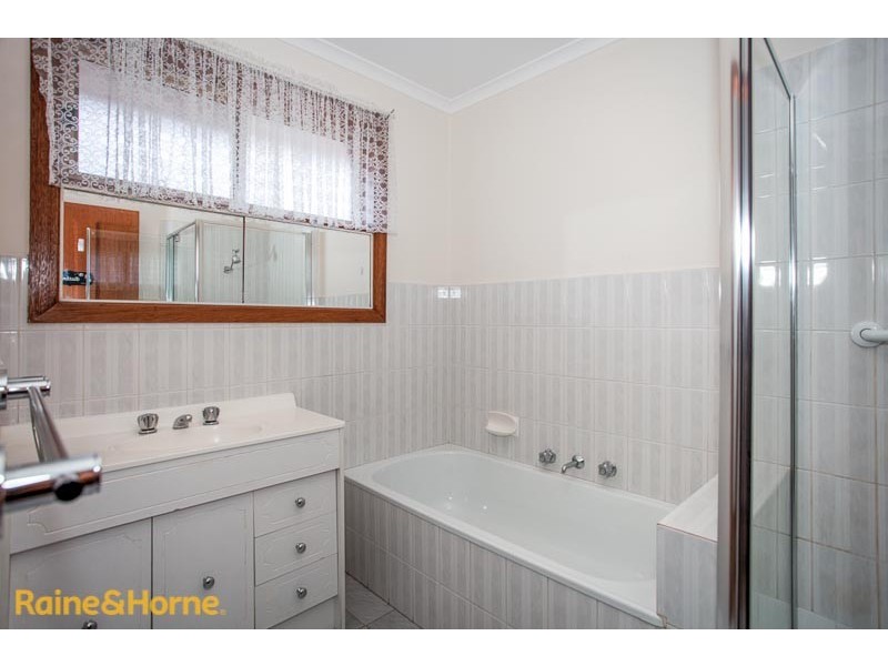 2/49 Station Street, Sunbury VIC 3429