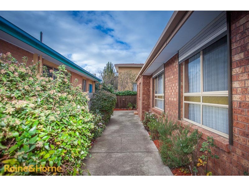 2/49 Station Street, Sunbury VIC 3429