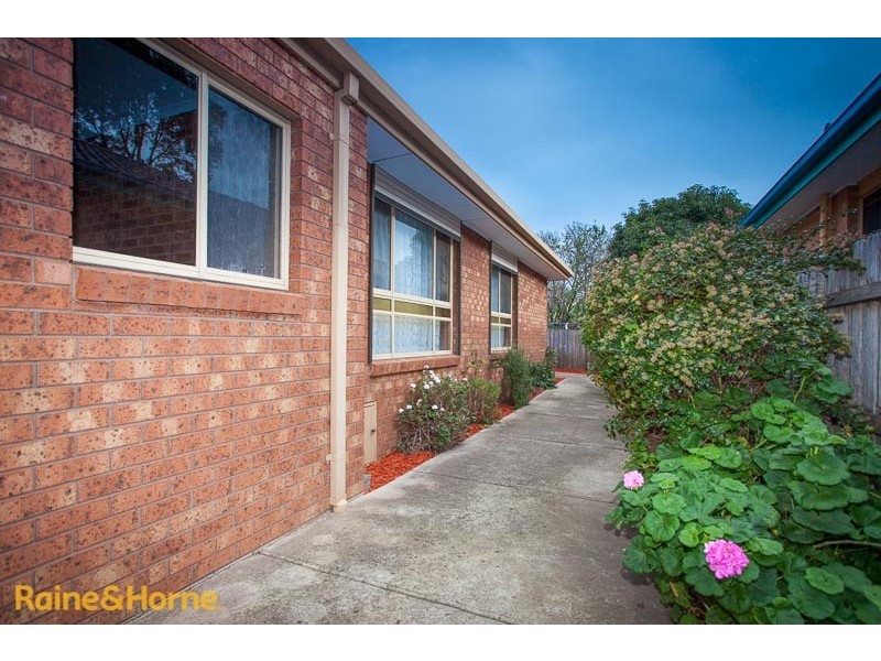 2/49 Station Street, Sunbury VIC 3429