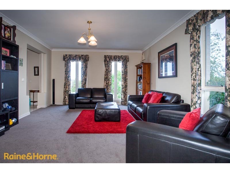 38 Balmoral Circuit, Sunbury VIC 3429