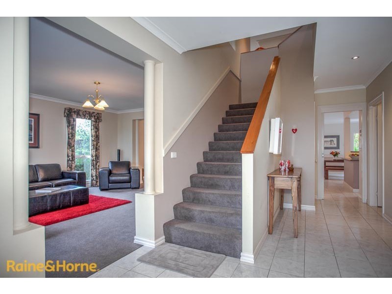 38 Balmoral Circuit, Sunbury VIC 3429