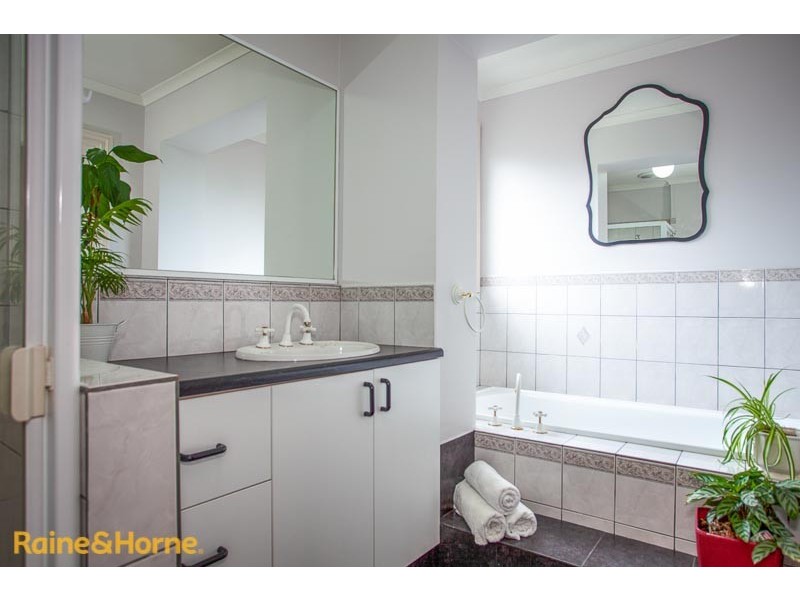 38 Balmoral Circuit, Sunbury VIC 3429