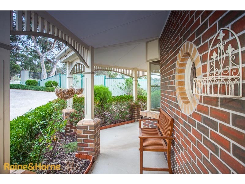 208 Riddell Road, Sunbury VIC 3429