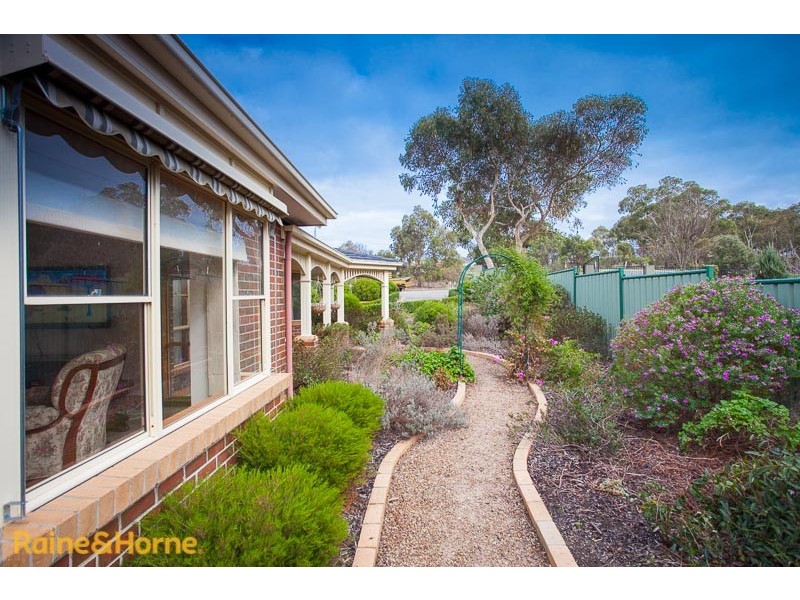 208 Riddell Road, Sunbury VIC 3429