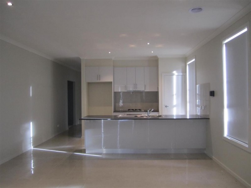 10 DARRYN COURT, Sunbury VIC 3429