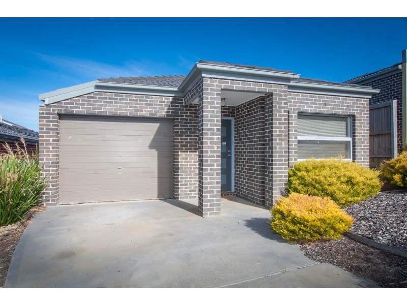 2/40 LALOR CRESCENT, Sunbury VIC 3429