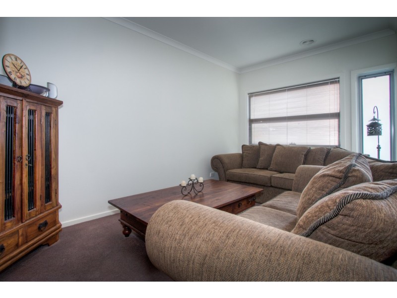 2/40 LALOR CRESCENT, Sunbury VIC 3429