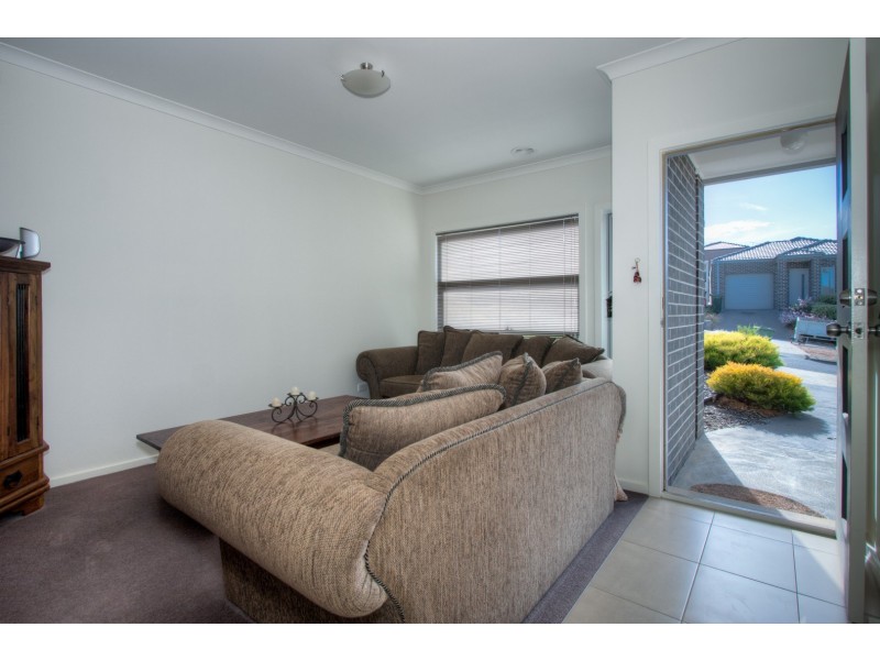 2/40 LALOR CRESCENT, Sunbury VIC 3429