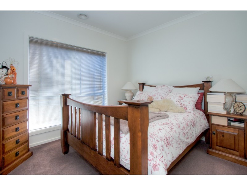 2/40 LALOR CRESCENT, Sunbury VIC 3429