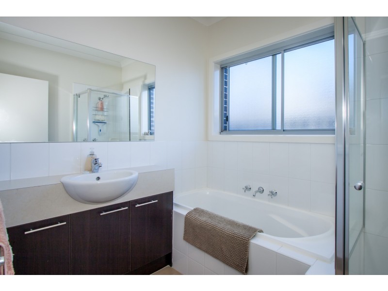 2/40 LALOR CRESCENT, Sunbury VIC 3429