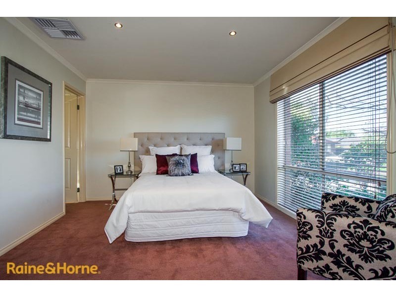 16 Daly Close, Sunbury VIC 3429