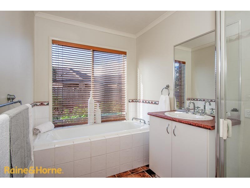 16 Daly Close, Sunbury VIC 3429