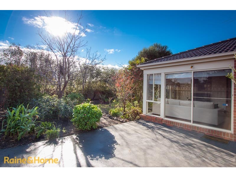 16 Daly Close, Sunbury VIC 3429