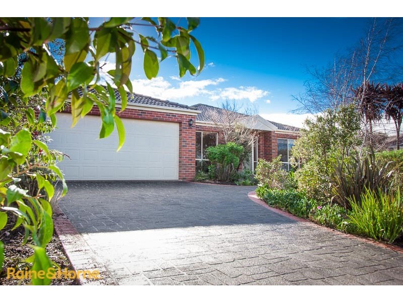 16 Daly Close, Sunbury VIC 3429