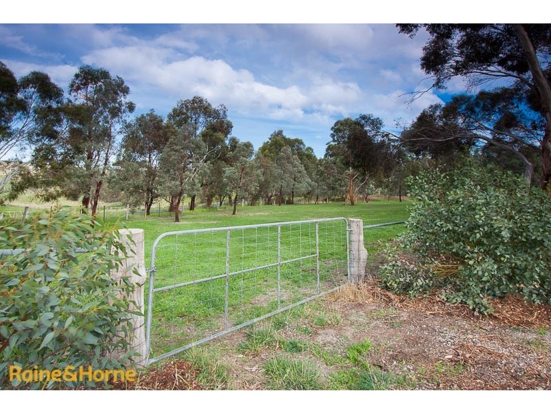 555 Settlement Road, Sunbury VIC 3429