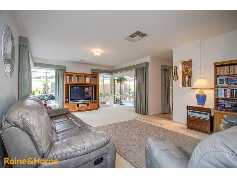 18 Berrydale Road, Sunbury VIC 3429