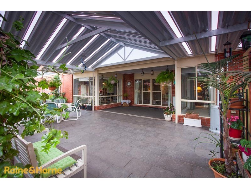 18 Berrydale Road, Sunbury VIC 3429