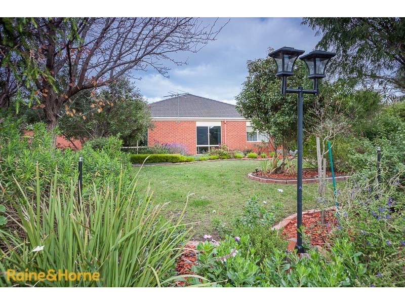18 Berrydale Road, Sunbury VIC 3429
