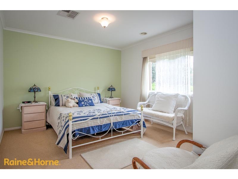 18 Berrydale Road, Sunbury VIC 3429