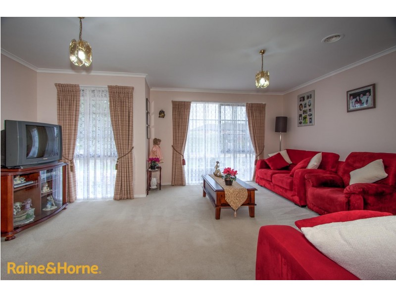 36 Muirfield Drive, Sunbury VIC 3429