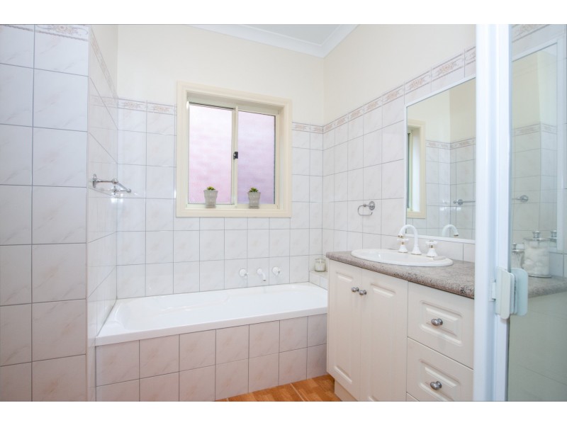 12/17A CORNISH STREET, Sunbury VIC 3429