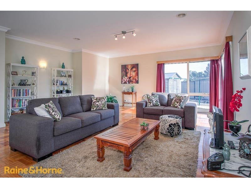 11 Seagull Place, Sunbury VIC 3429
