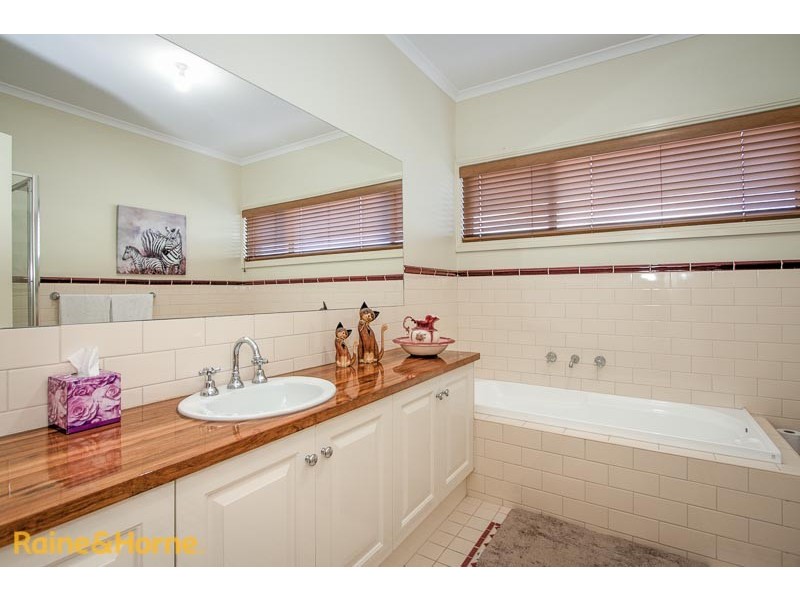 11 Seagull Place, Sunbury VIC 3429