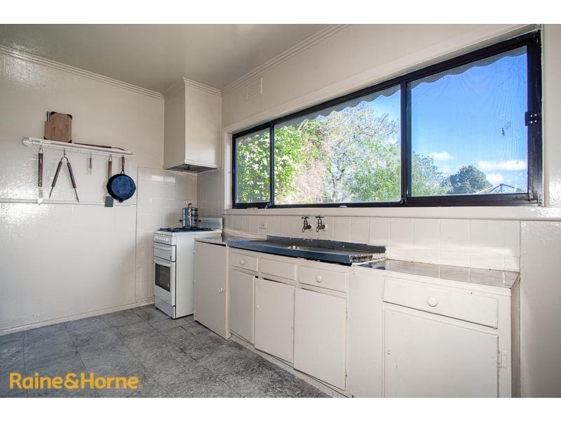 14 Blaxland Drive, Sunbury VIC 3429