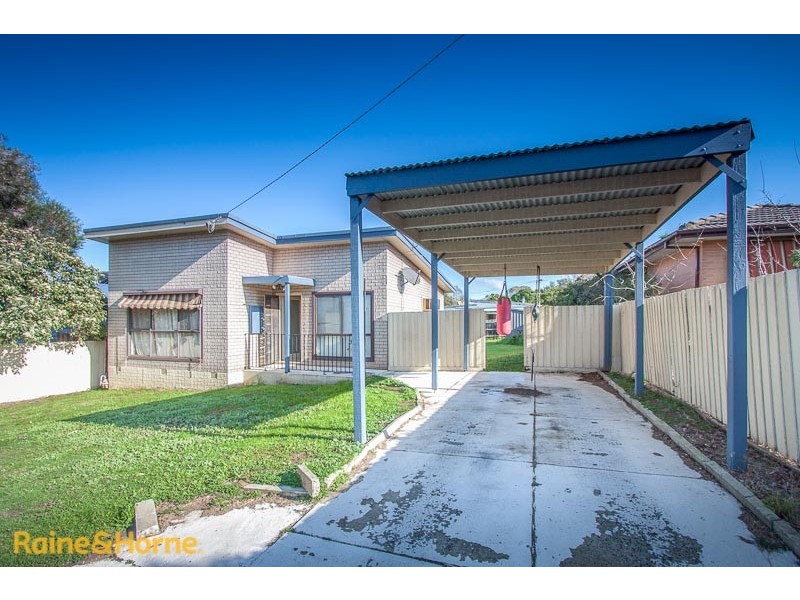 14 Blaxland Drive, Sunbury VIC 3429