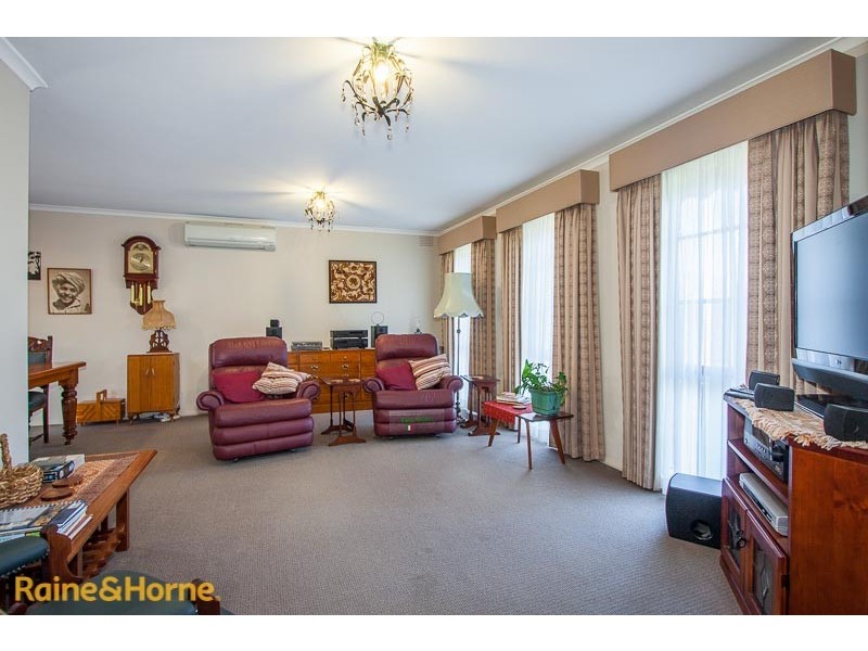 34 Gilchrist Crescent, Sunbury VIC 3429