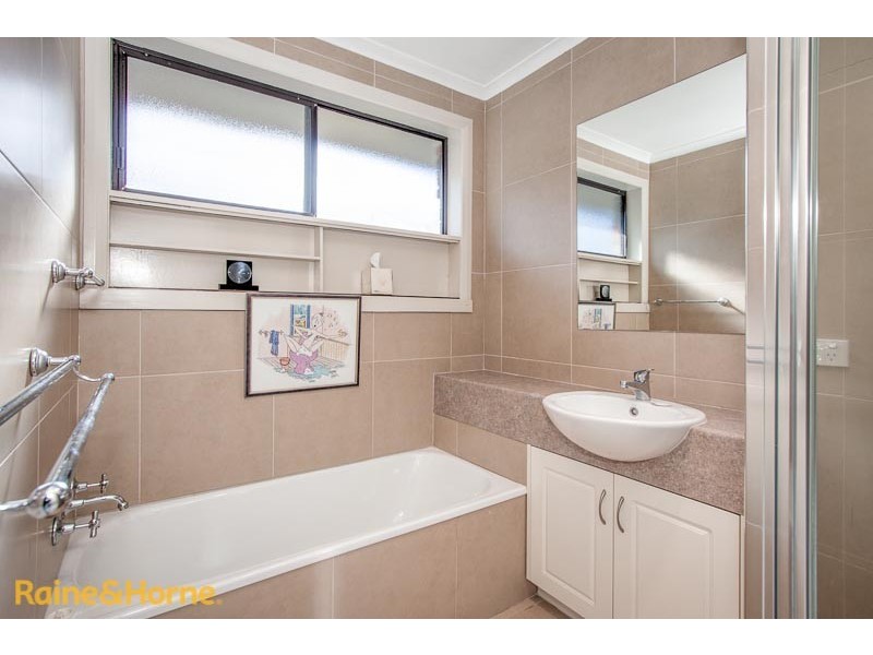 34 Gilchrist Crescent, Sunbury VIC 3429