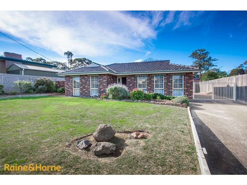 34 Gilchrist Crescent, Sunbury VIC 3429