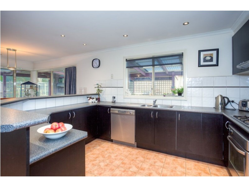 10 Acacia Court, Romsey VIC 3434